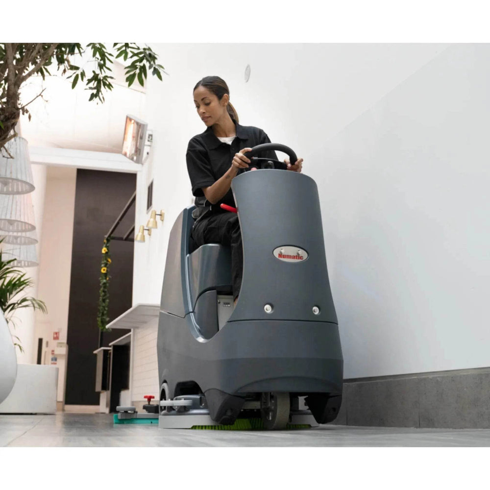 NaceCare CRL 2128/50T 28″ Compact Ride-On Scrubber – 1 NX1K Battery - Machine Horizon