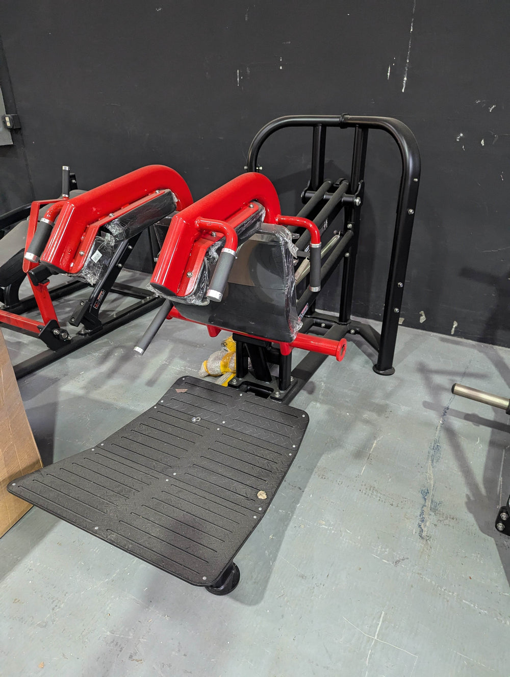 Sweet Hack Squat | Muscle D Fitness Plate Loaded Machine - Machine Horizon
