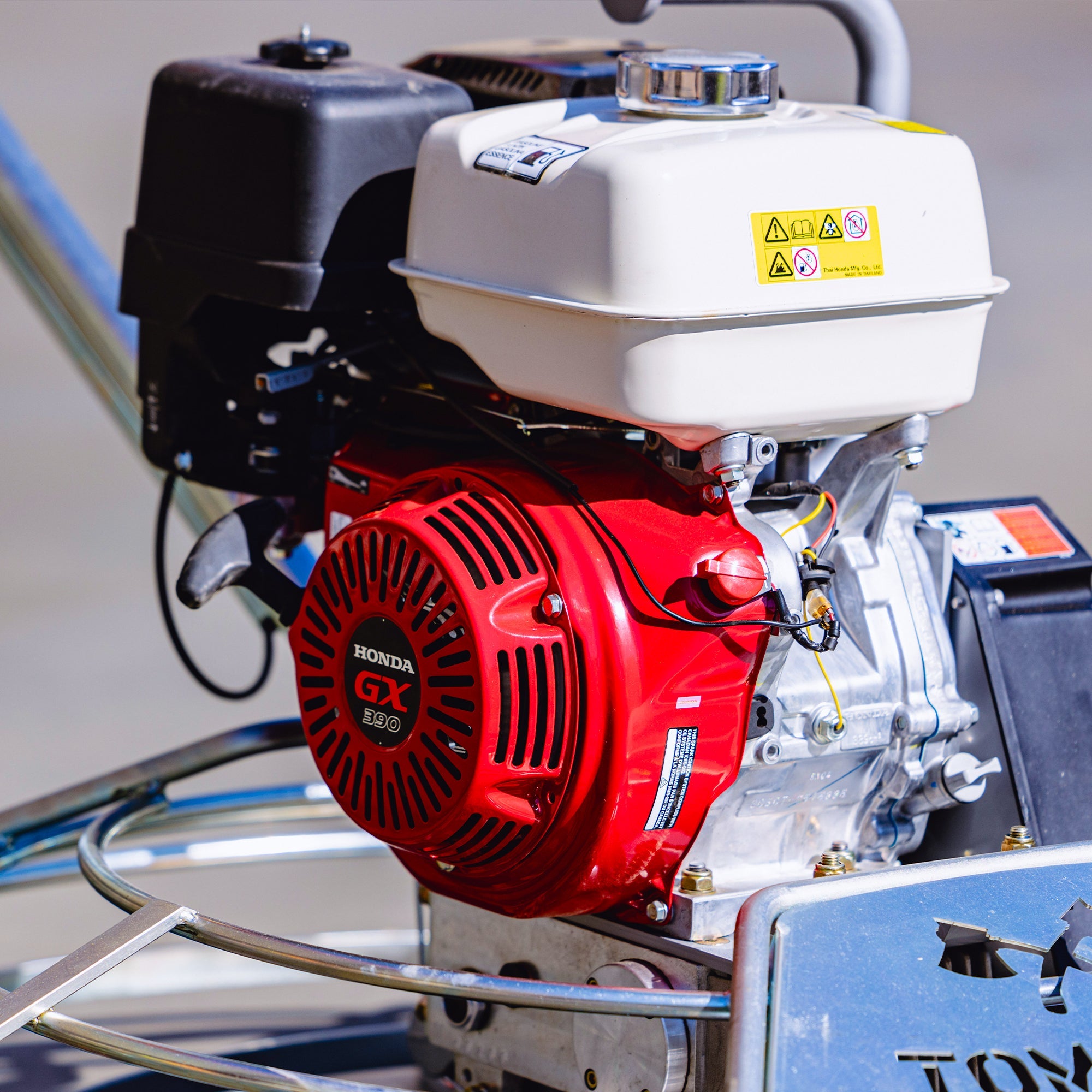 Tomahawk 46" Honda Concrete Fast Pitch Power Trowel with 13HP Honda GX390 Finishing Blades Finishing Tool - Machine Horizon Tomahawk 46" Honda Concrete Fast Pitch Power Trowel with 13HP Honda GX390 Finishing Blades Finishing Tool - Machine Horizon
