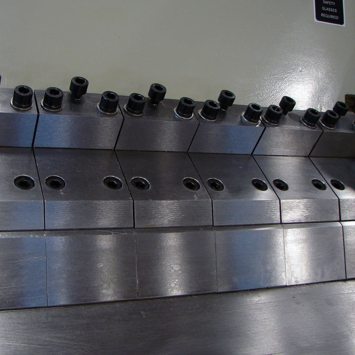 Baileigh BB-4814; Manually Operated Box and Pan (Finger) Brake, 4' Length, 14 Gauge Mild Steel Capacity 1000417