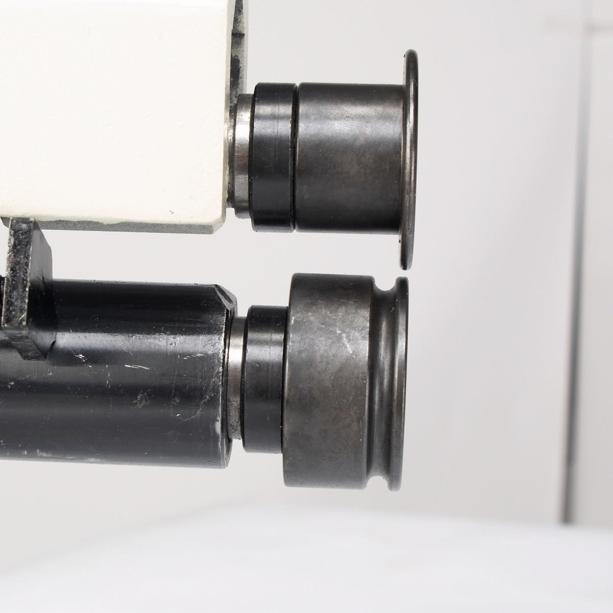 Baileigh BR-22; Manually Operated Bead Roller, 22 Gauge Maximum Capacity,  7" Throat Depth 1000936