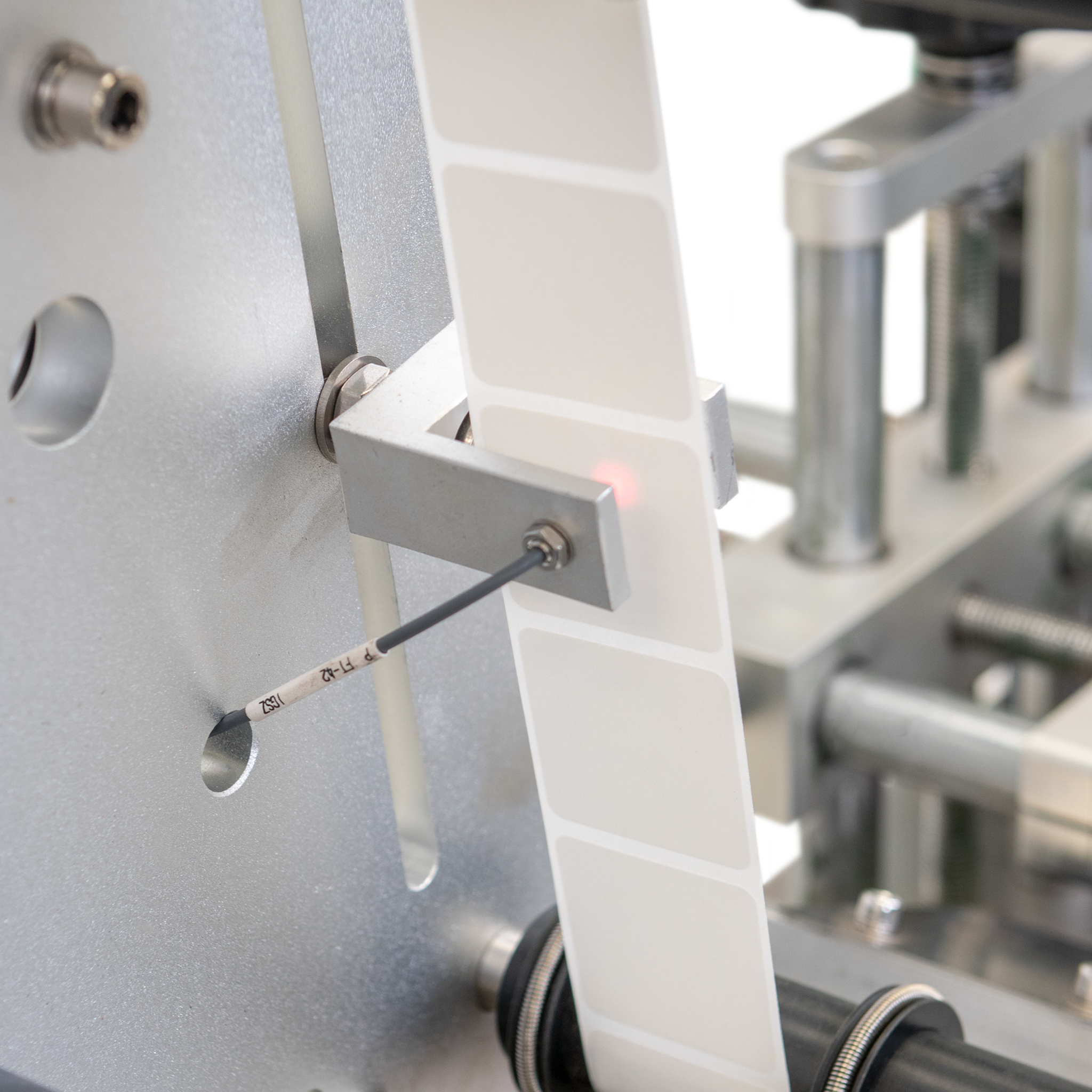 Jores Technologies Automatic Label Applicator for Flat Containers