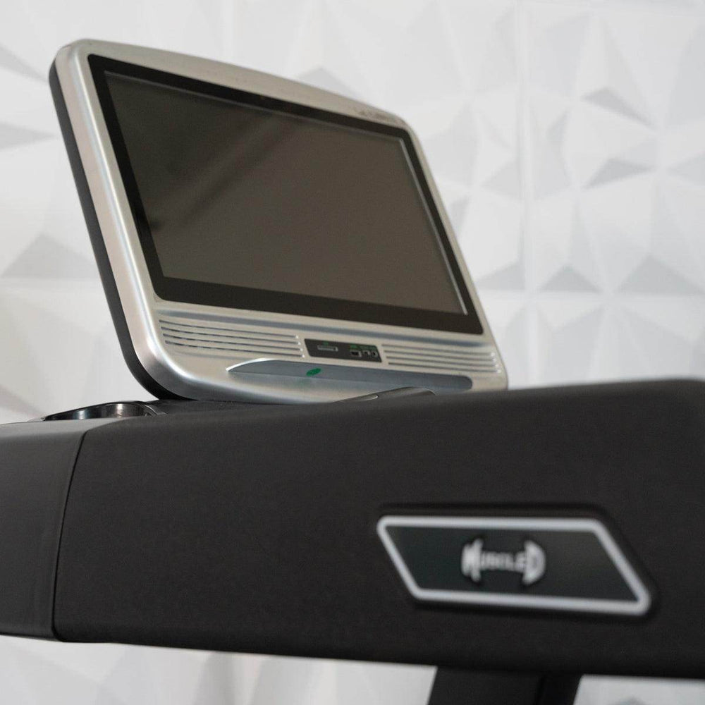 Touch Screen Commercial Treadmill - Muscle D Fitness - Deluxe Touch Screen Commercial Treadmill - Machine Horizon
