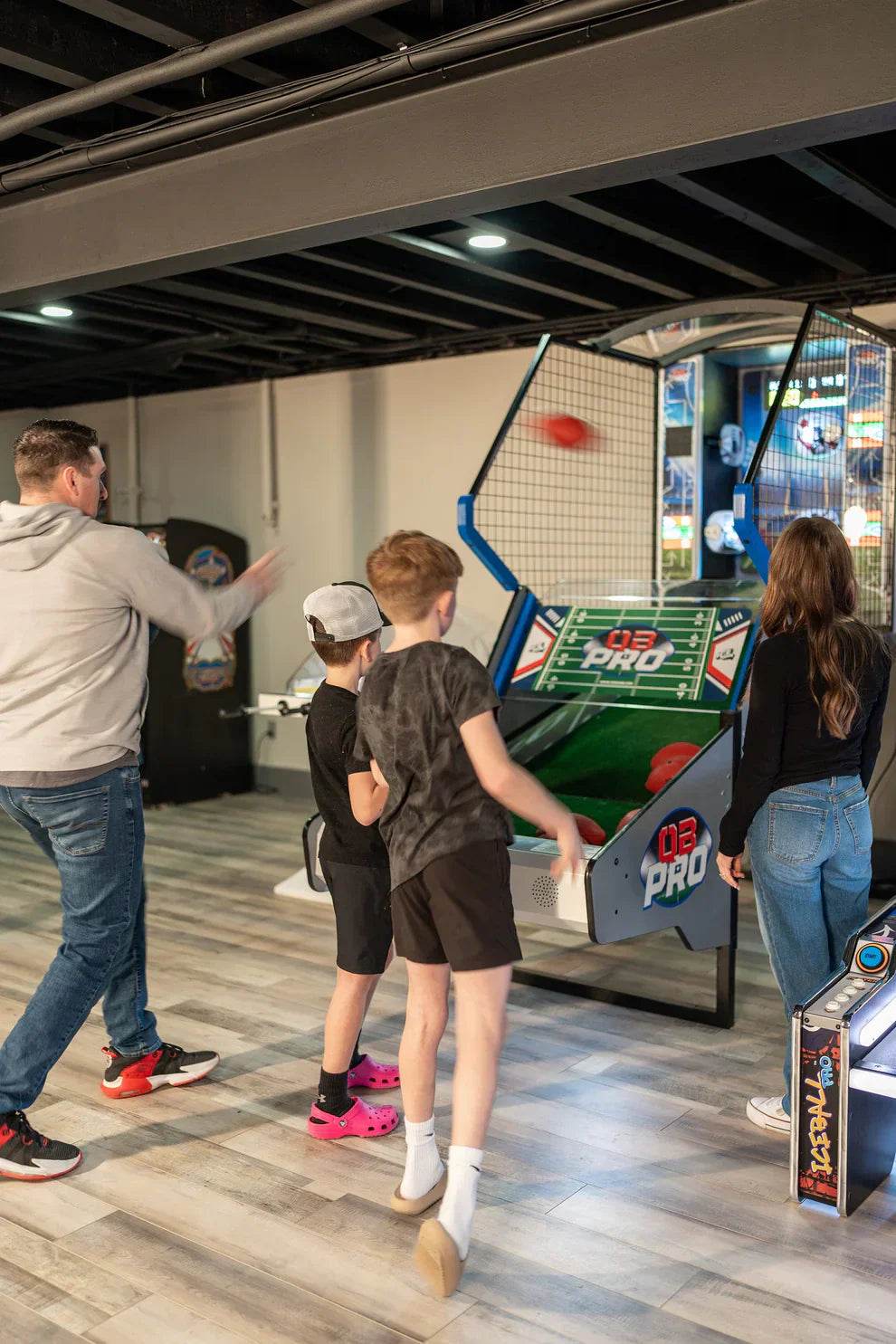 Ice QB Pro Football Toss Game - Machine Horizon