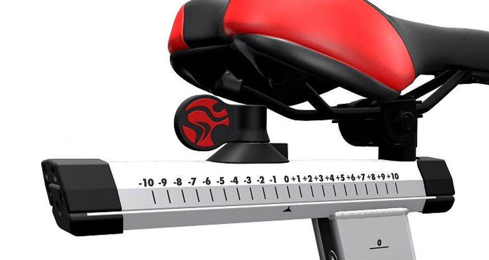 Life Fitness IC6 Indoor Cycle - Adjustable Handle Bars and Seat - Digital Display - Drink Bottle Holders - Machine Horizon