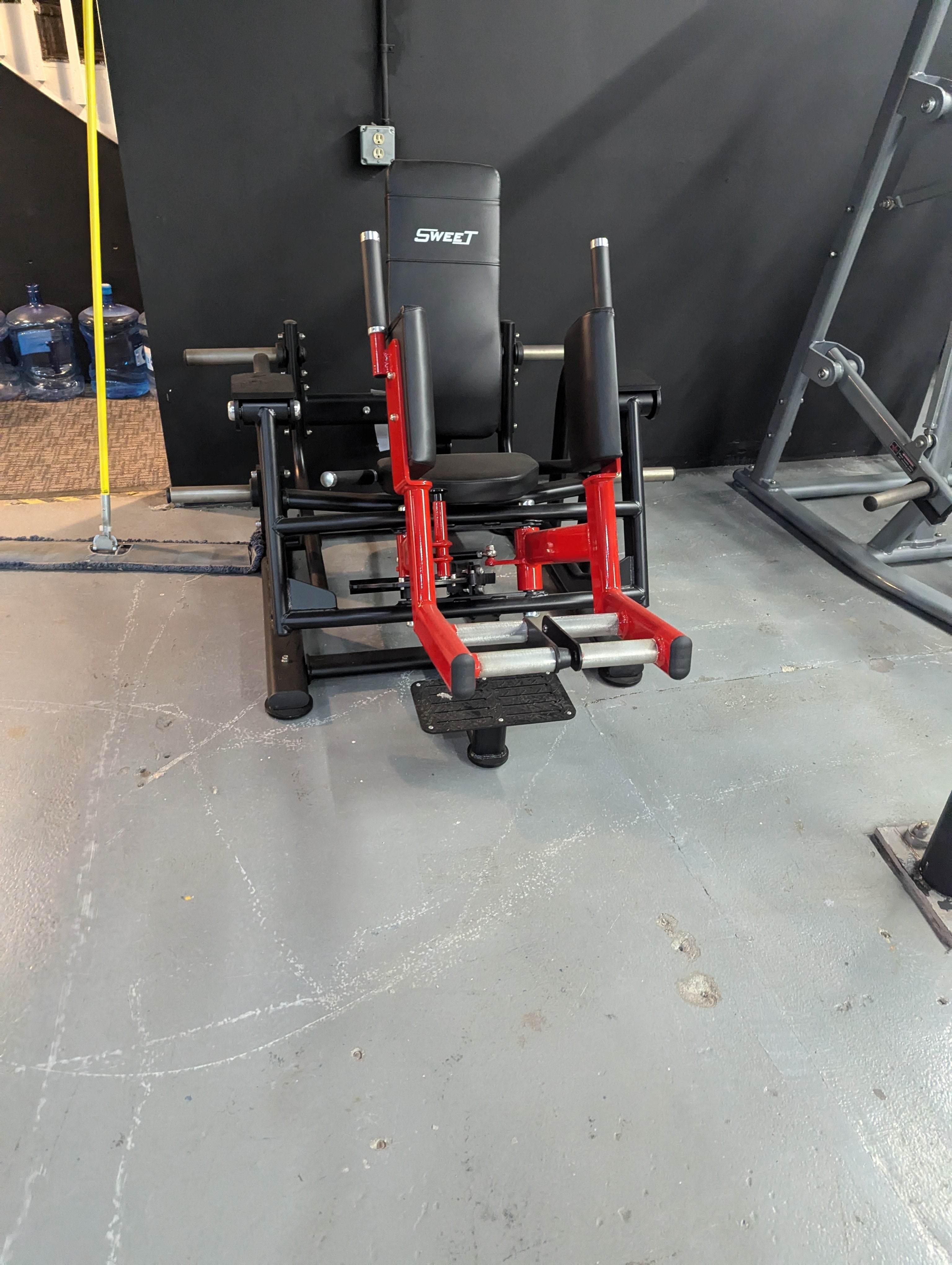 Sweet Glute / Outer Thigh - Black & Red / Silver - Machine Horizon