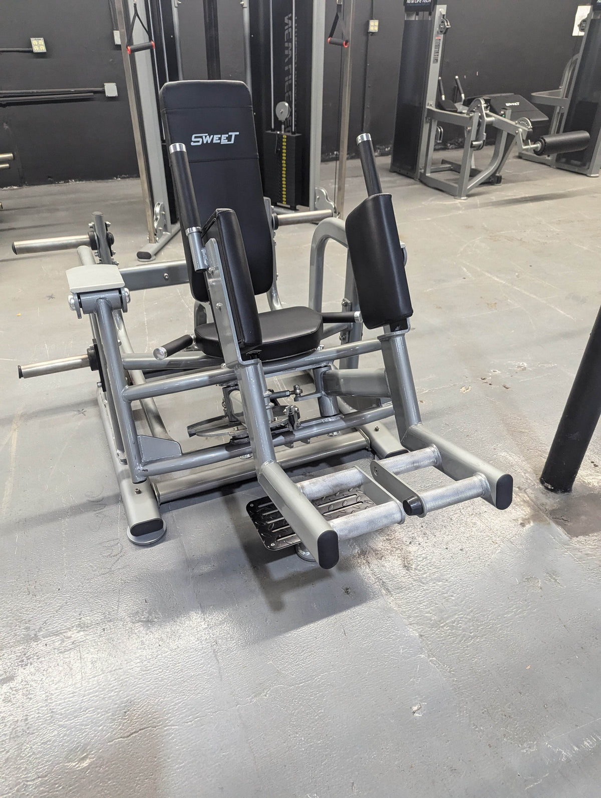 Sweet Glute / Outer Thigh - Black & Red / Silver - Machine Horizon