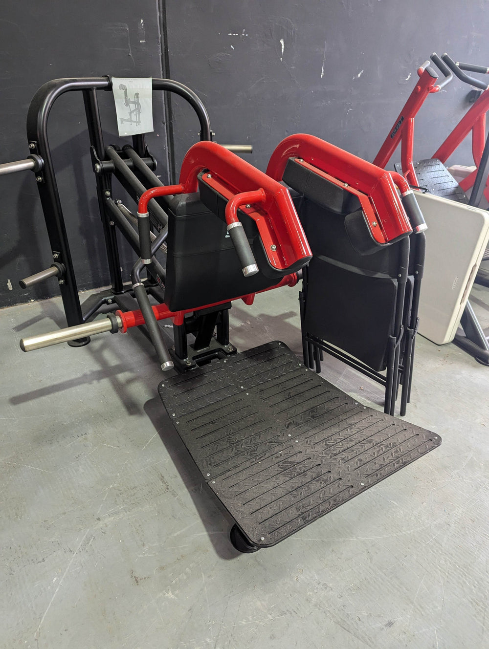 Sweet Hack Squat | Muscle D Fitness Plate Loaded Machine - Machine Horizon