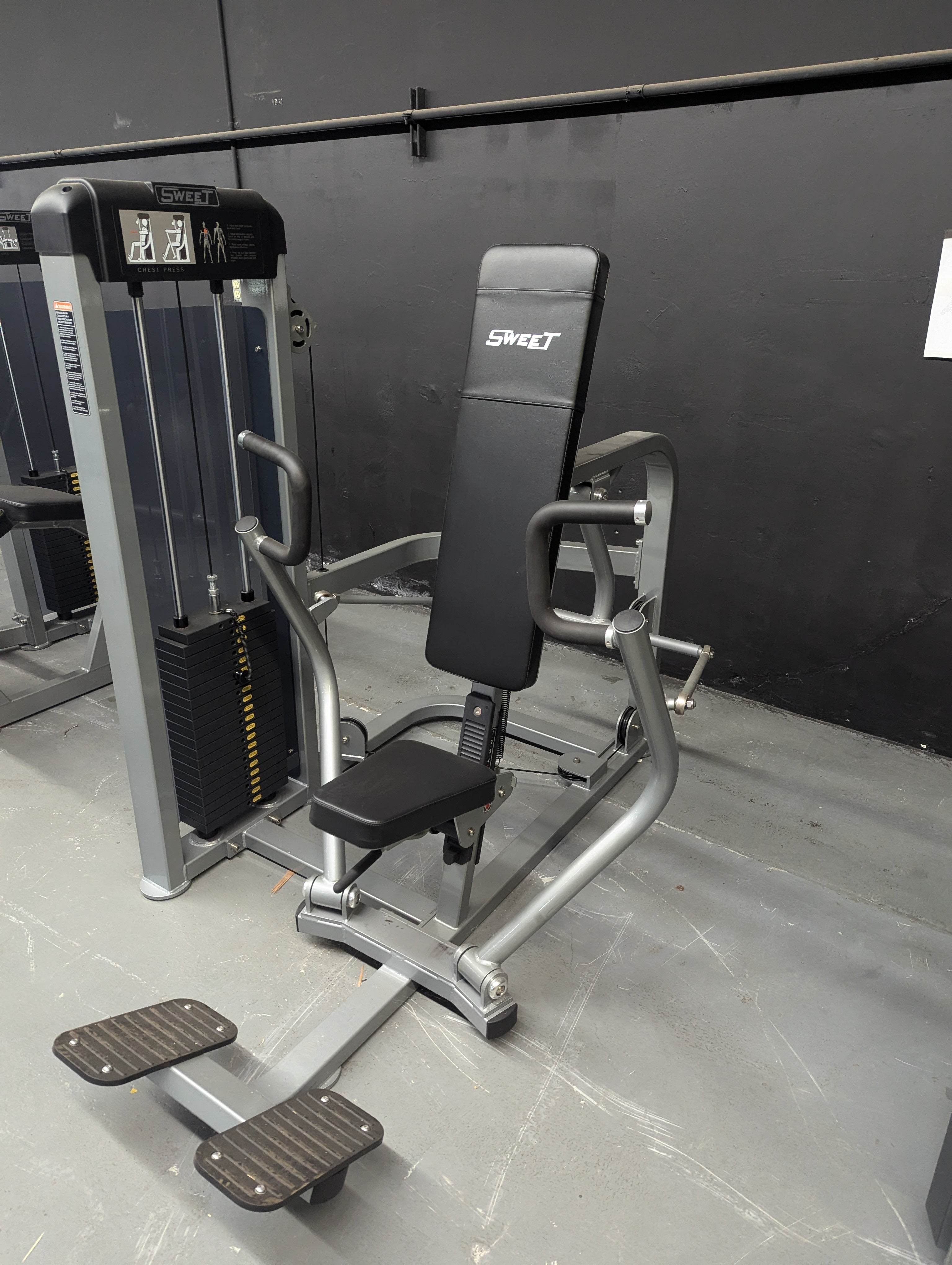 Sweet Selectorized Chest Press - Machine Horizon