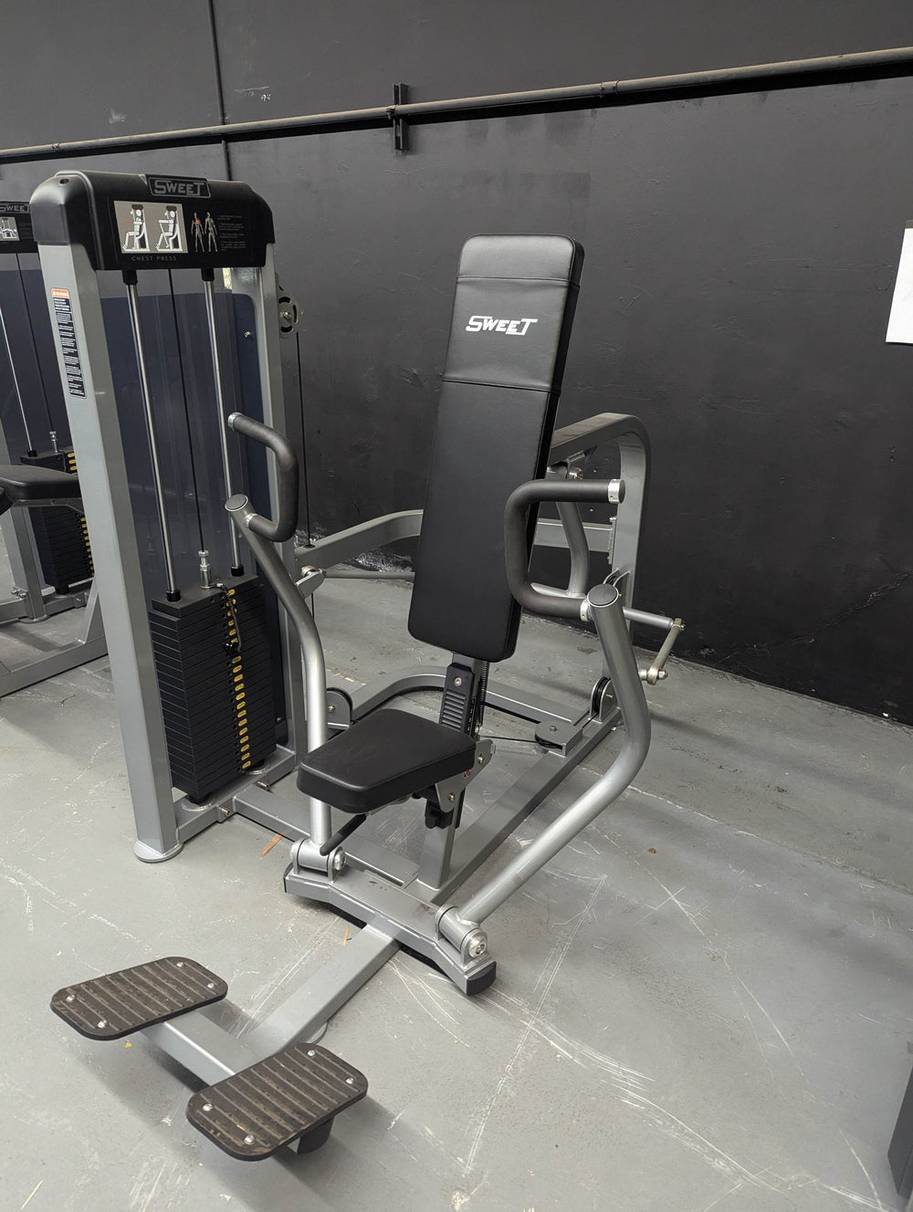 Sweet Selectorized Chest Press - Machine Horizon