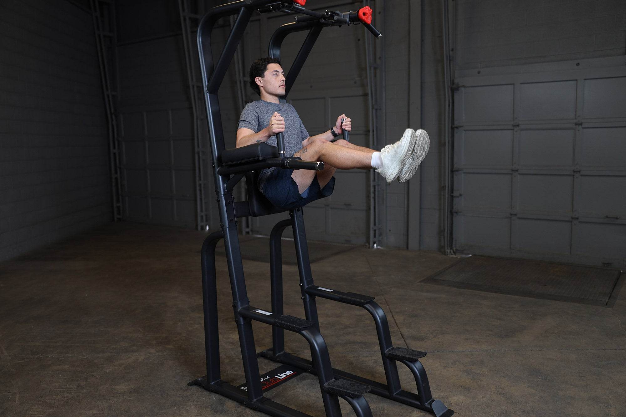 Body-Solid SVKR1000B Vertical Knee Raise/Chin Dip Machine - Machine Horizon