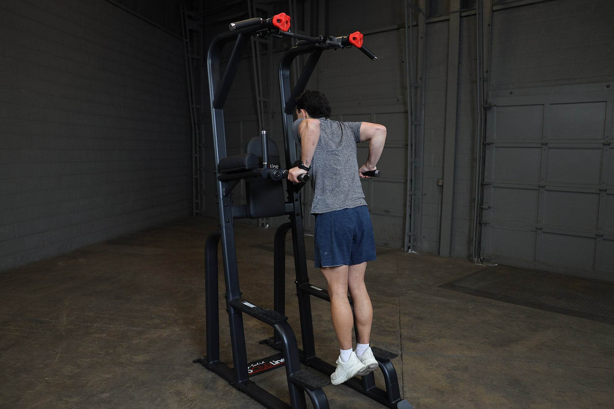 Body-Solid SVKR1000B Vertical Knee Raise/Chin Dip Machine - Machine Horizon