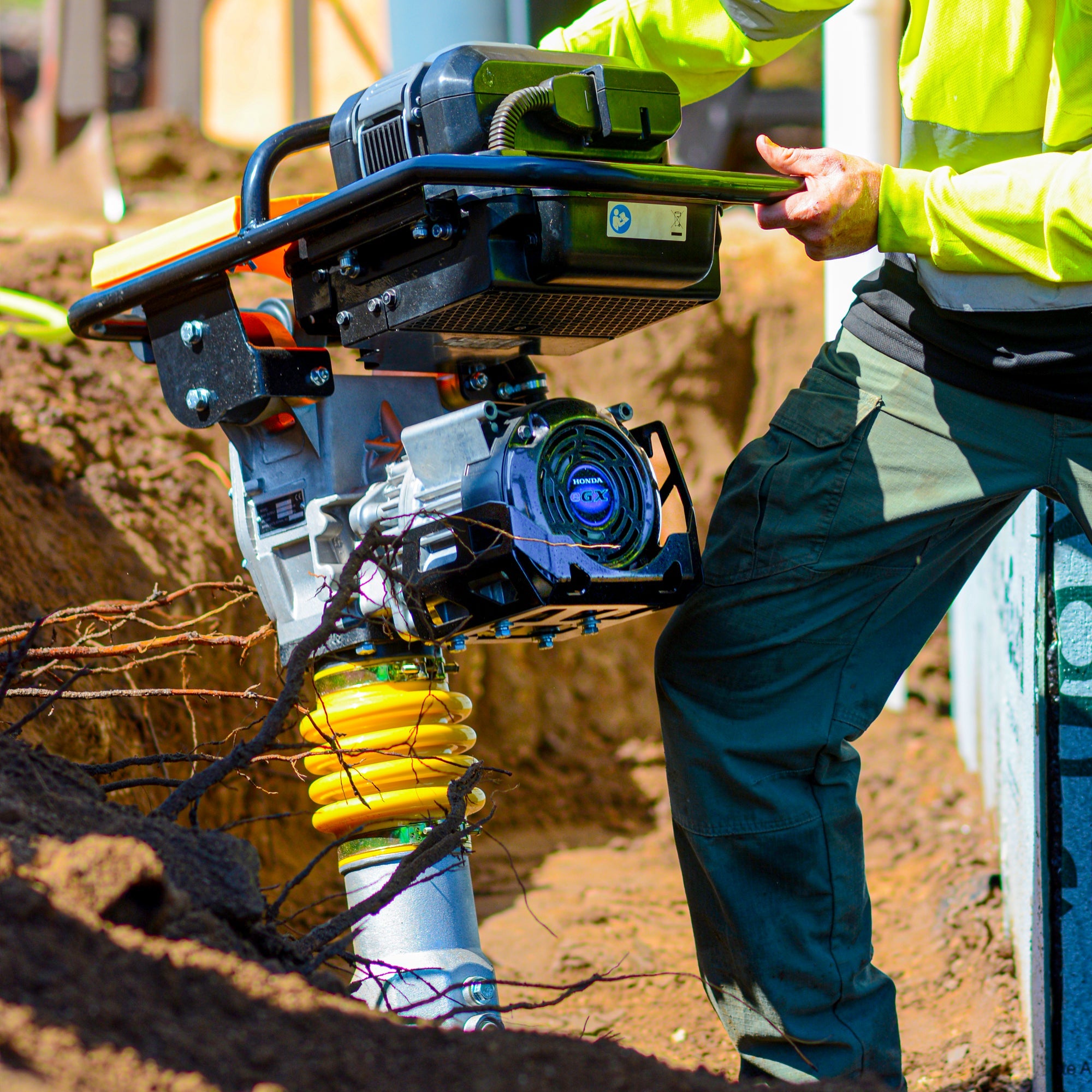 Tomahawk 2.4 HP Battery Powered Vibratory Rammer Tamper Compactor with Honda GXE2.0S Motor